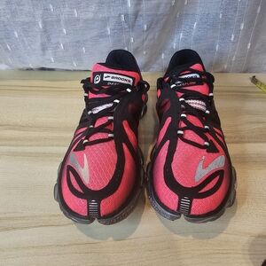 Brooks Women's Sneakers - Black and Pink